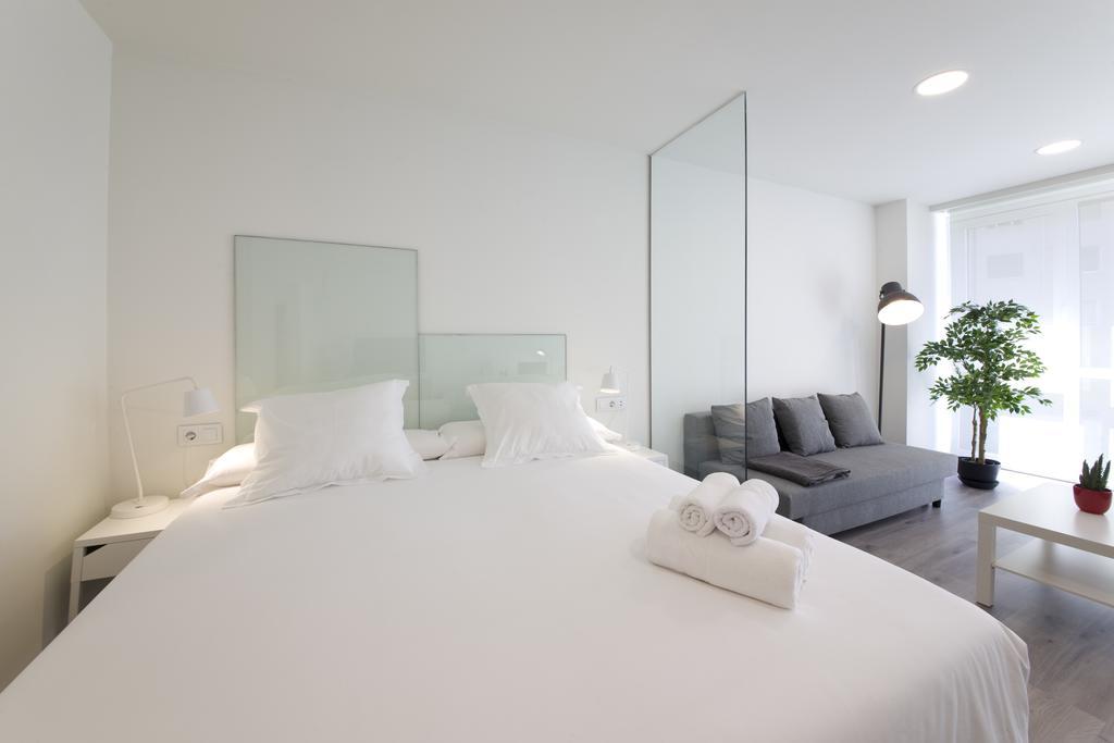 Pension T5 Donostia Suites San Sebastian Room photo