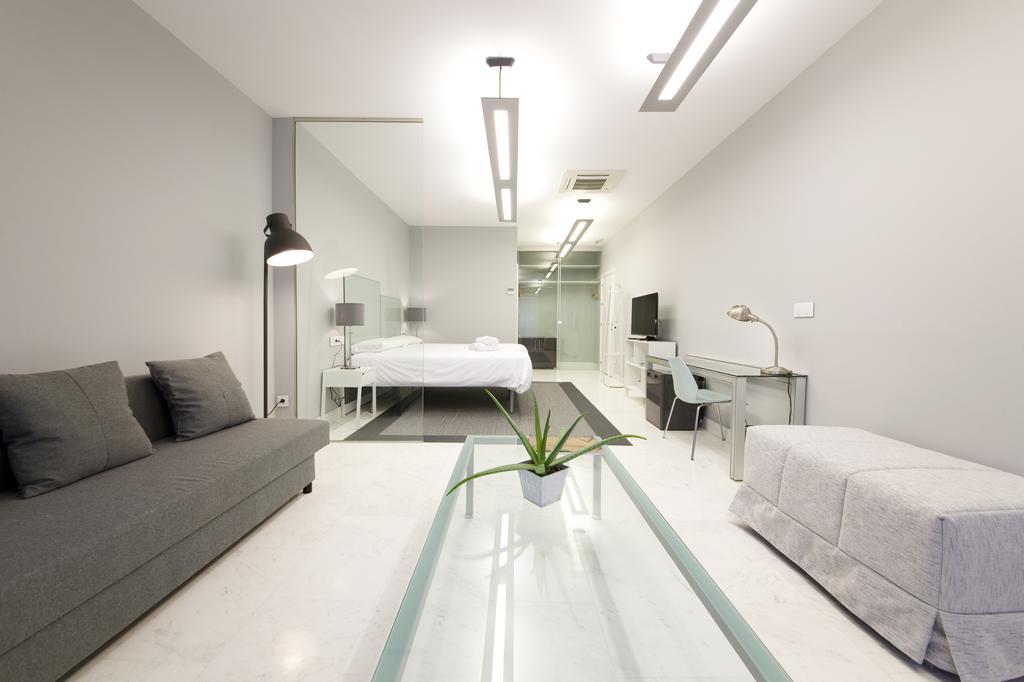 Pension T5 Donostia Suites San Sebastian Room photo